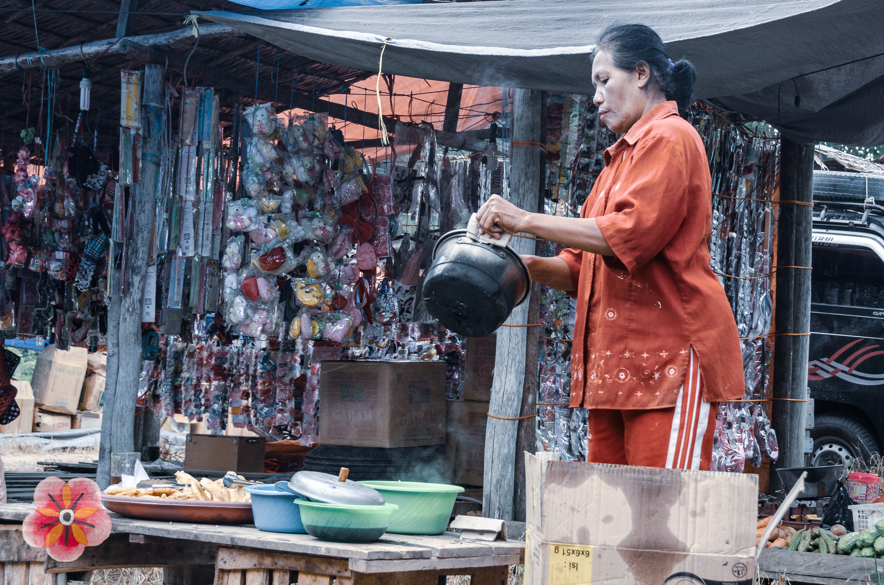 Central Kalimantan: market and daily exchange · image 11